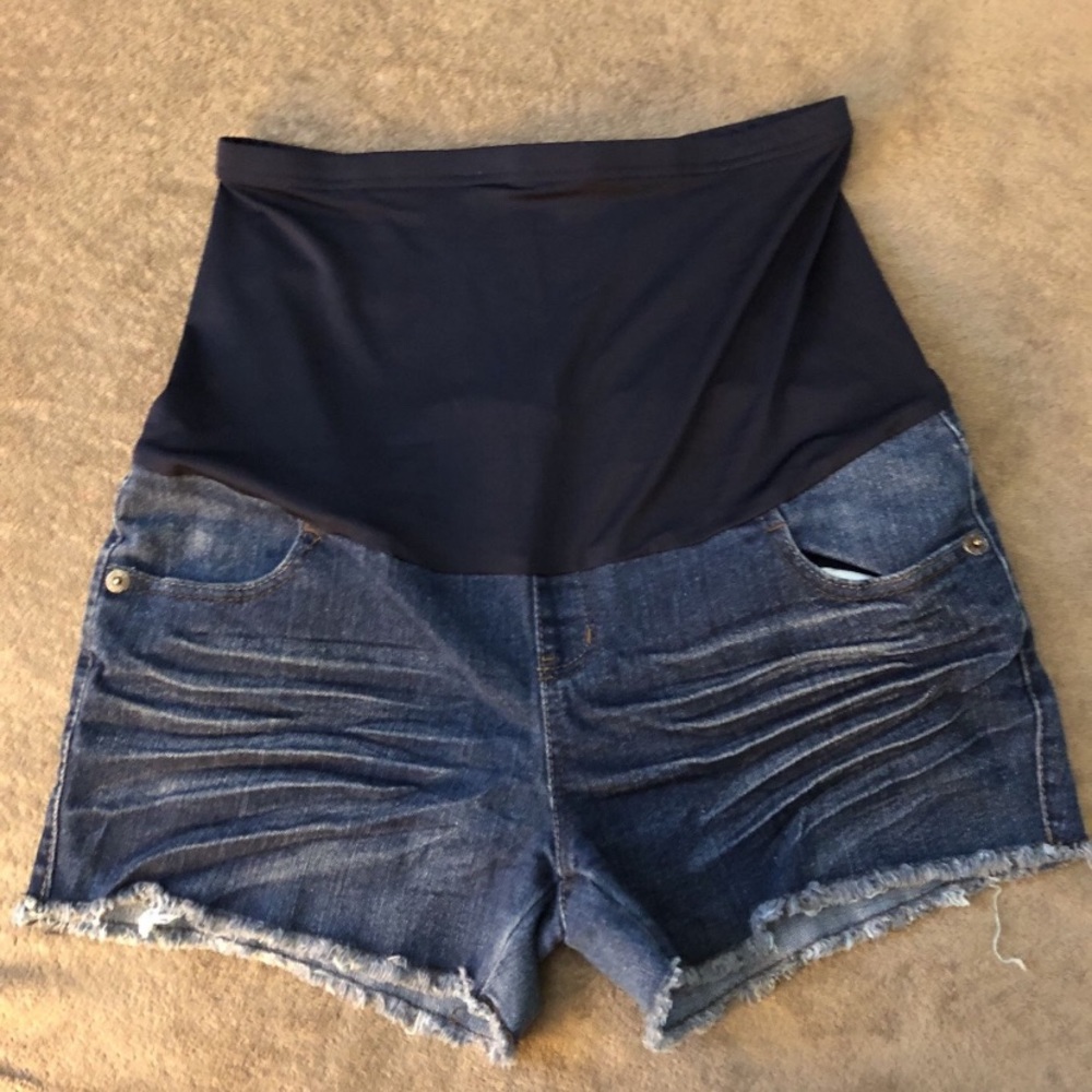 Maternity shorts